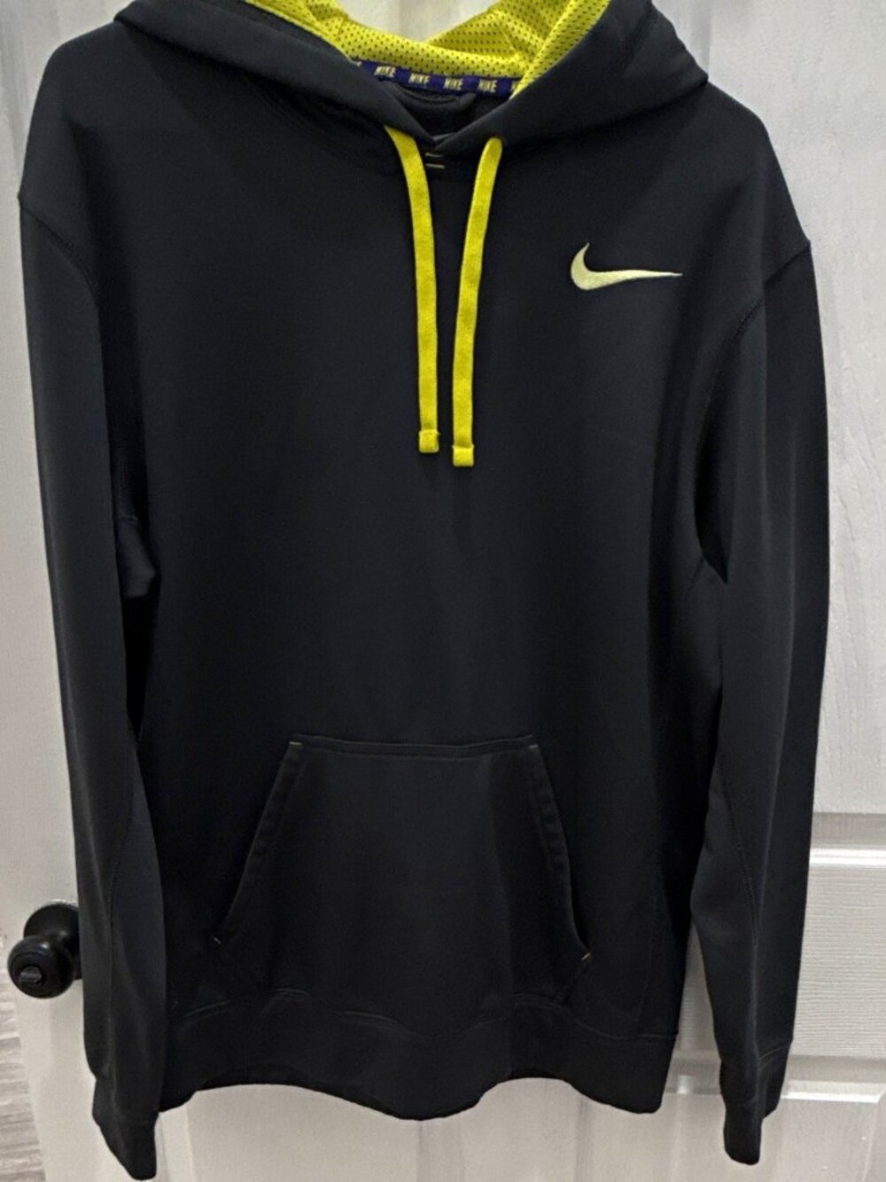Nike Therma-FIT Men's M Black/Yellow Solid Fleece Pullover Hoodie Pockets